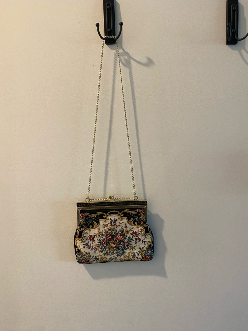 Vintage-Style Floral Tapestry Shoulder Bag in Multicolor
